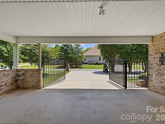 5th image of 107 Brendle Ln