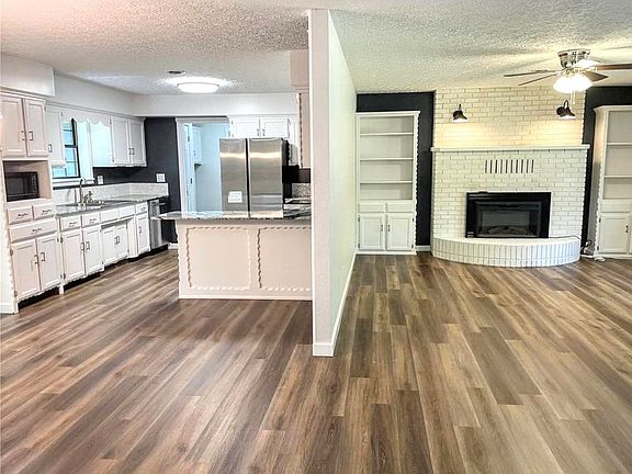 4th image of 16580 Hardwood Ln