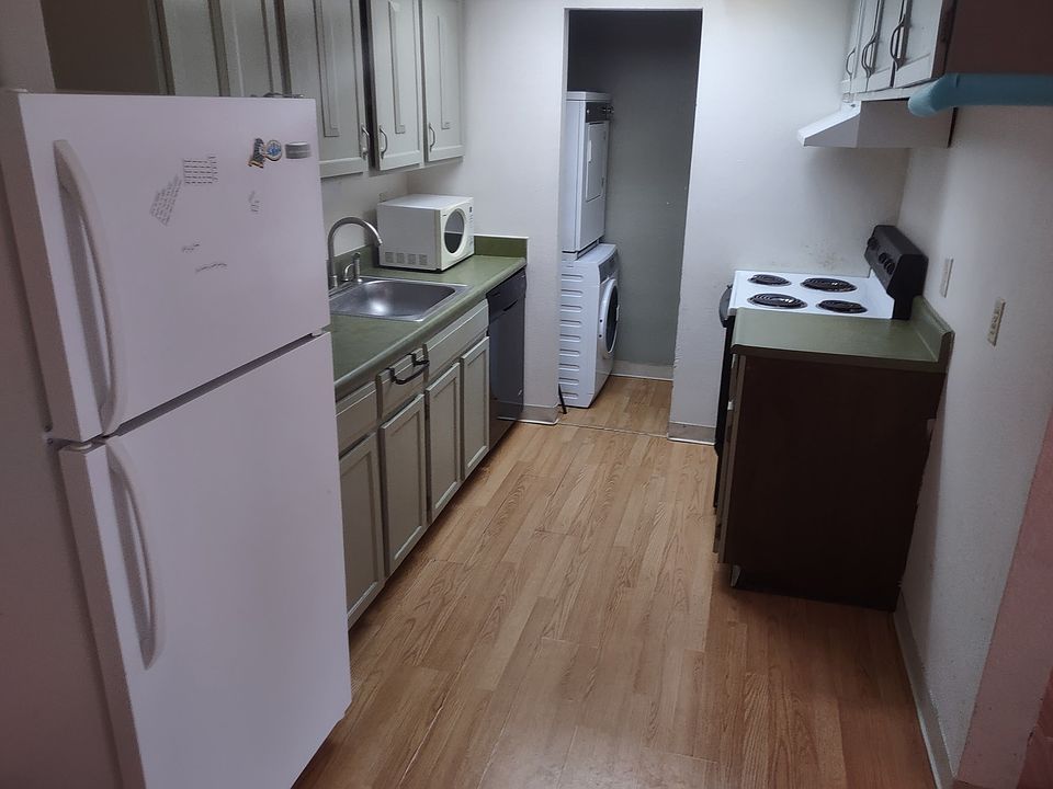 1st image of 1300 Golden Cir APT 210