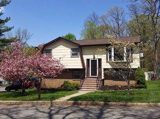 27 Mead Rd, Hopatcong, NJ 07843