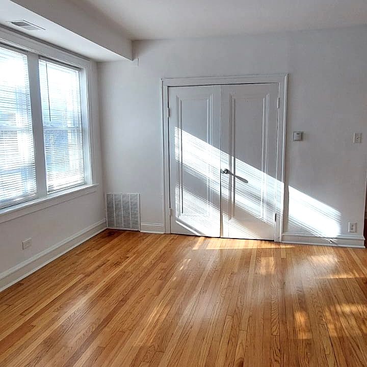 1st image of 1101 N Avers Ave #16735983