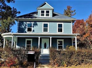 18 Elm St, Webster, MA 01570