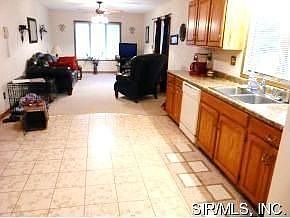 5th image of 944 University Dr