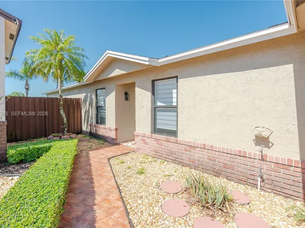 8340 NW 193rd Ln, Hialeah, FL 33015