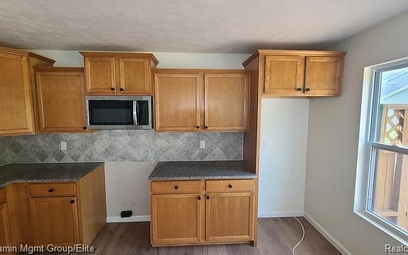4th image of 126 Lake Ridge Dr