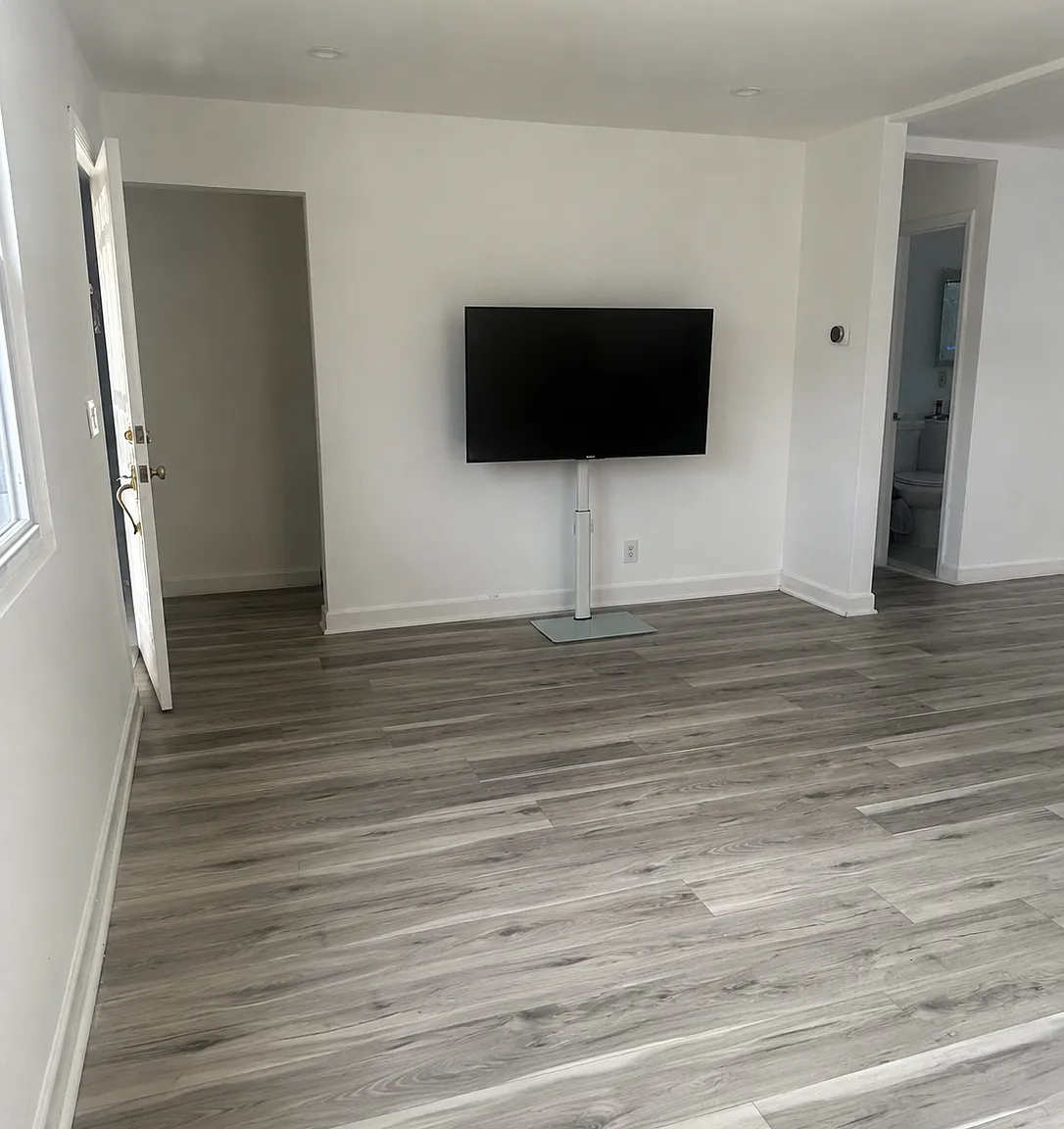 4 bed, 1360 sqft, $3,100 — Photo 2