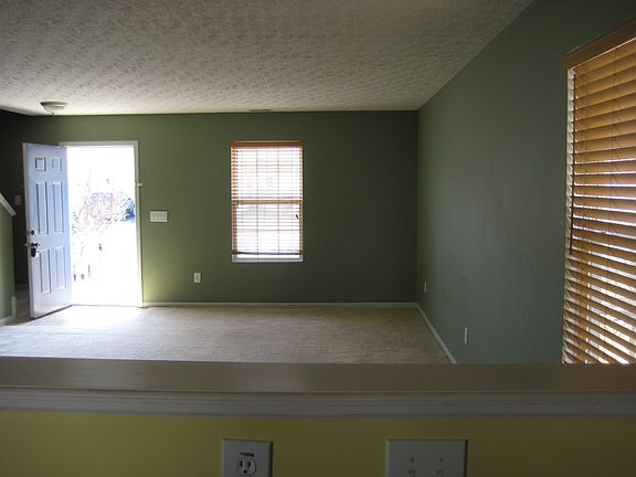 4th image of 8128 Royal Elm Dr