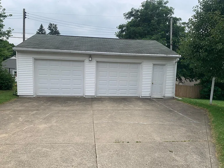 437 Ruby Ave — Photo 2