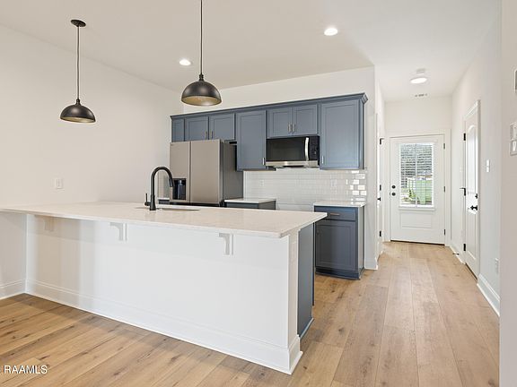 2nd image of 122 Frontier Ln