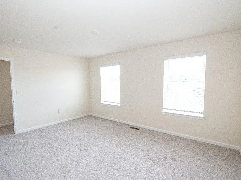 2 Skip Ln — Photo 28