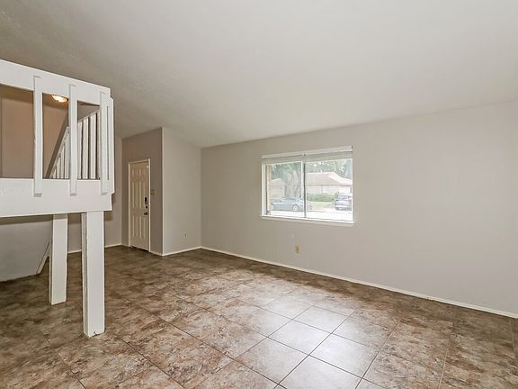 4th image of 11923 Yeatmah Ln