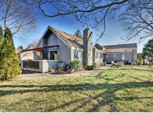 596 Sioux Ln #B, Stratford, CT 06614