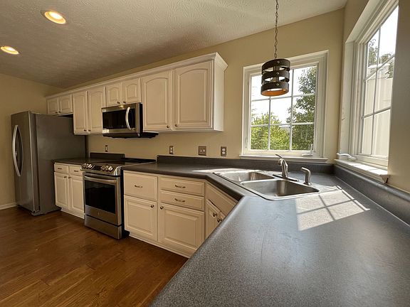 2nd image of 410 Village Pl
