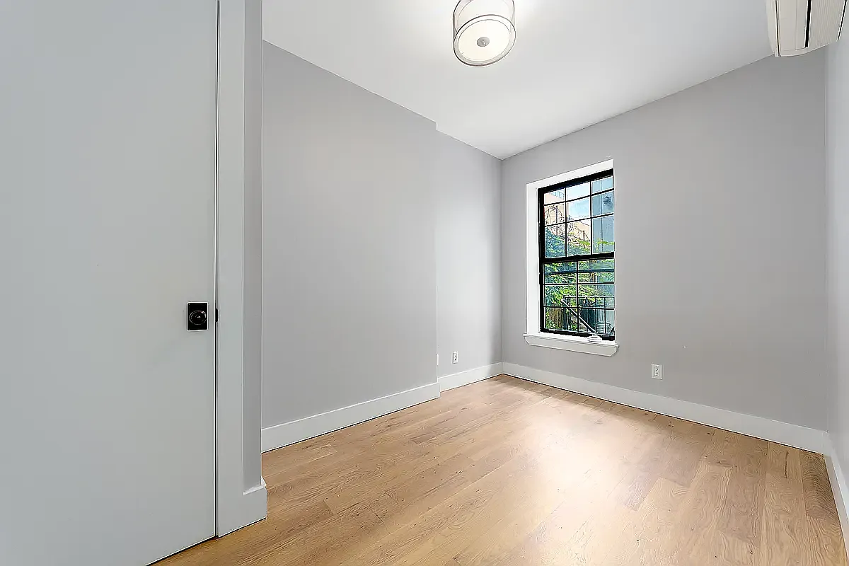 135 21st Street — Photo 4