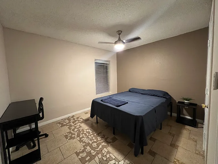 2500 Hollandale Cir #B — Photo 12