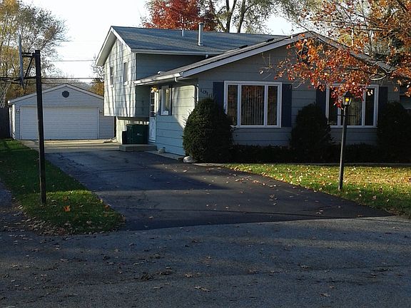2nd image of 1010 Barberry Ln
