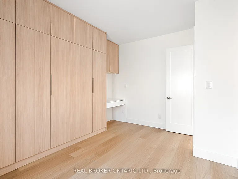 21 Farnham Ave #LANEWAY - UPPER — Photo 14