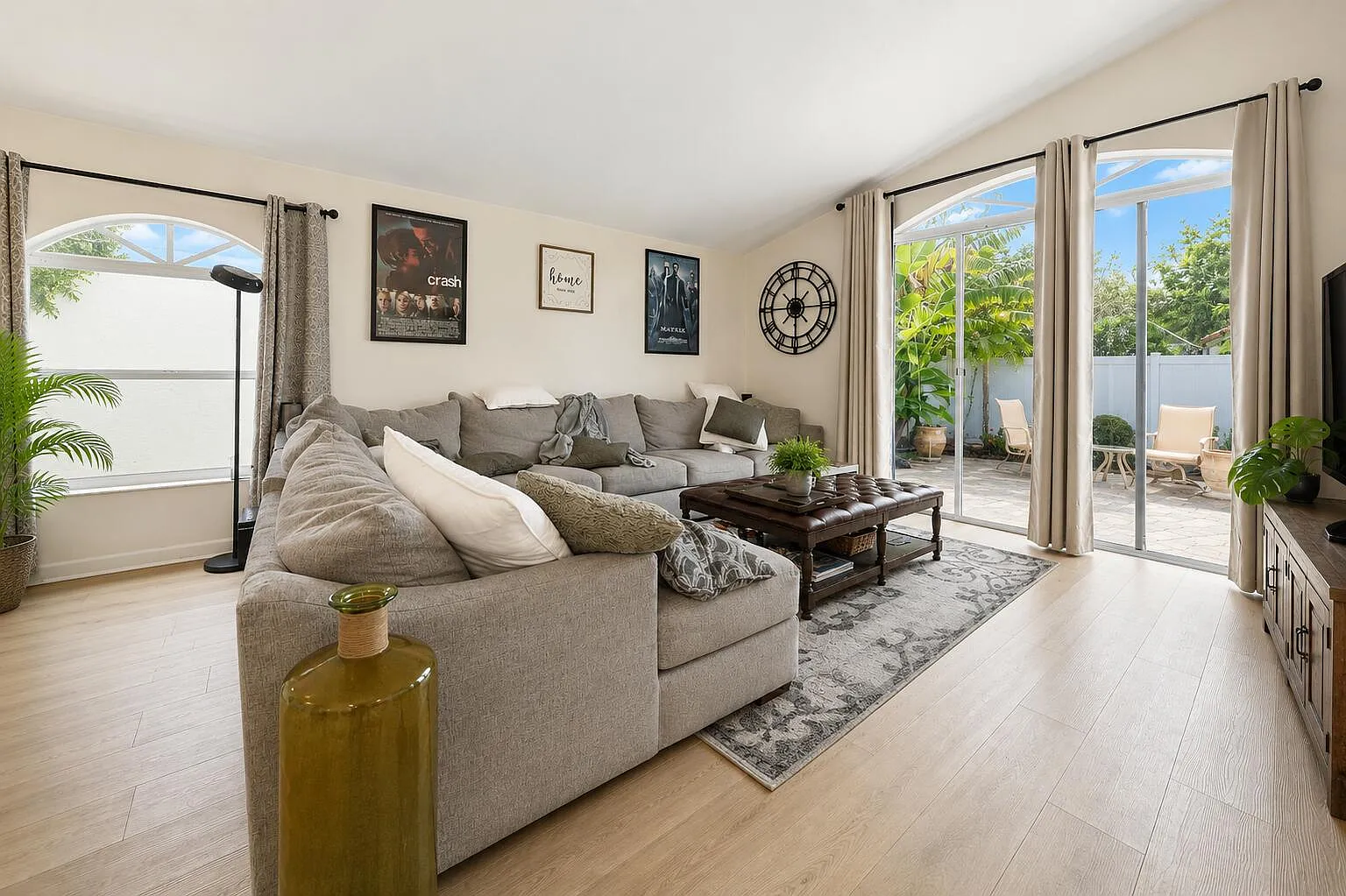 3 bed, 2.0 bath, 1569 sqft, $3,000 — Photo 3