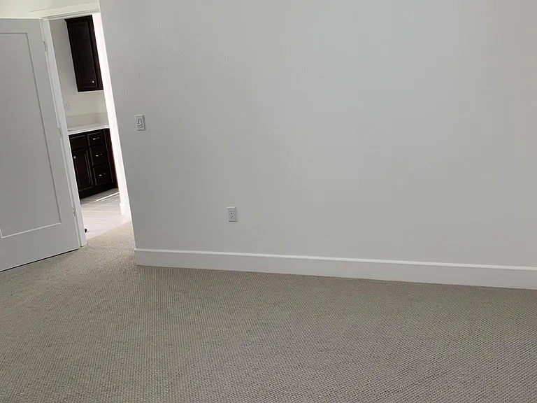 2547 Mulholland Dr — Photo 13