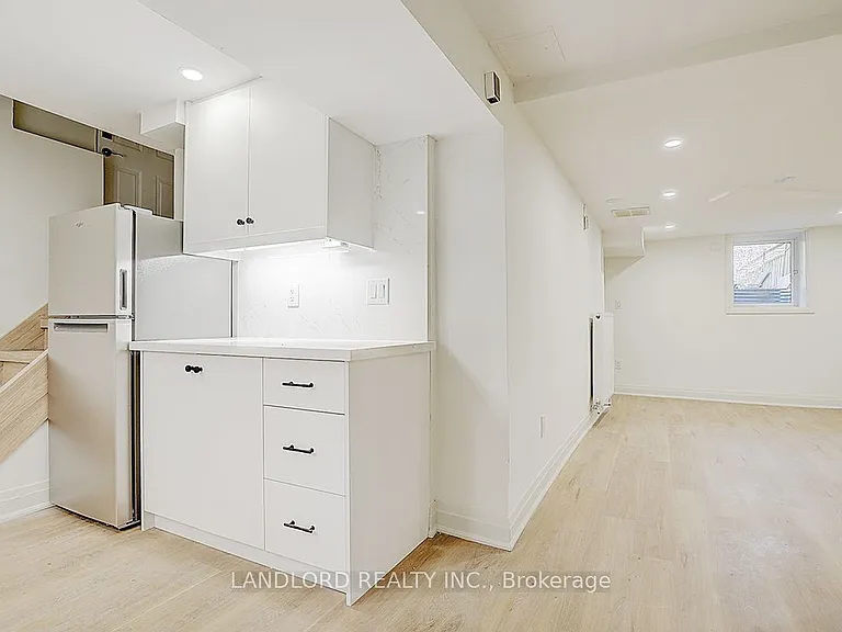 75 Kendal Ave #LOWER — Photo 9