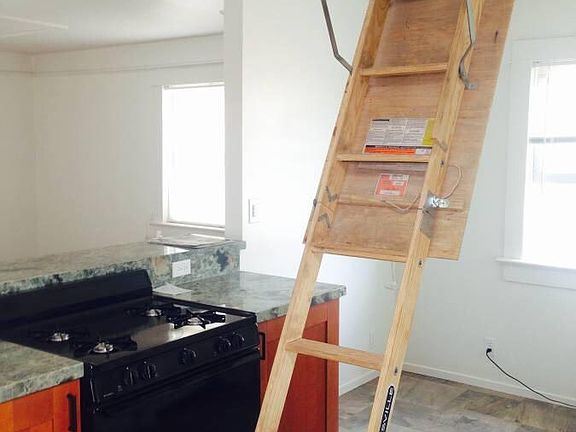 5th image of 2056 Irving Ave