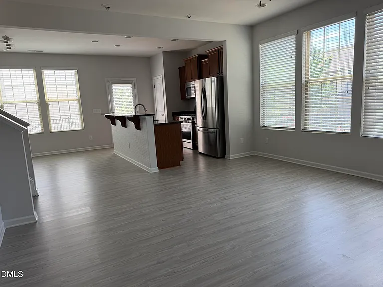 221 Irving Way — Photo 16