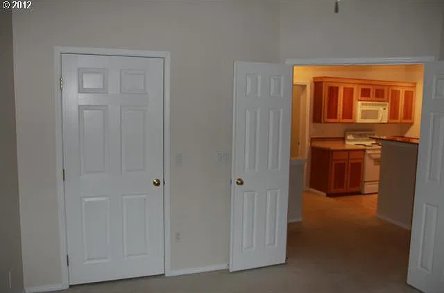 1010 NE Horizon Loop — Photo 3