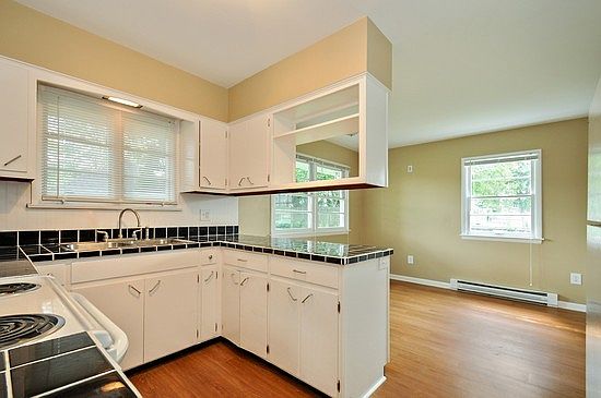 5th image of 212 W Spencer St