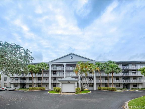 5th image of 1532 Whitehall Dr APT 205