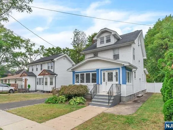 121 W 8th Ave, Roselle, NJ 07203