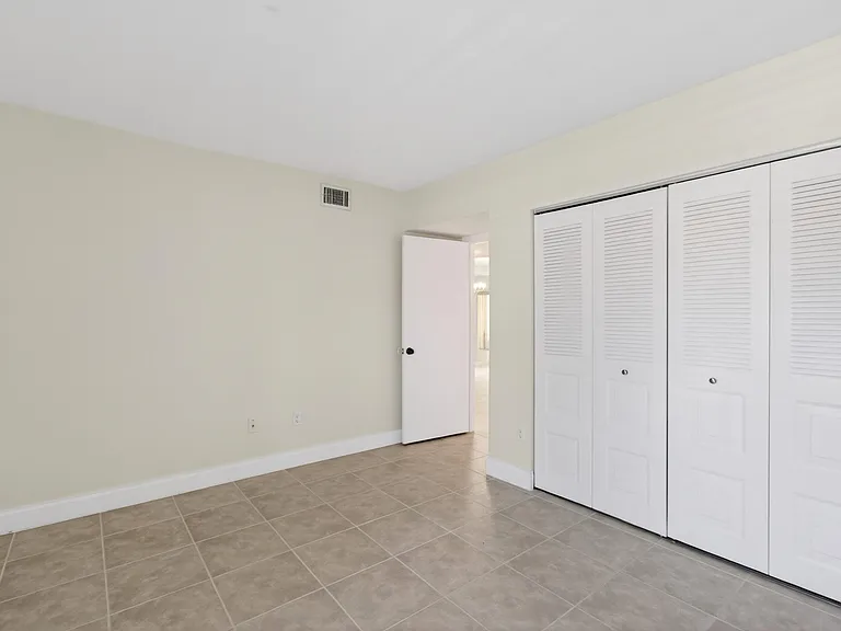 351 Club Cir #101 — Photo 43