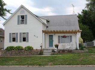 812 E 2nd St, Pella, IA 50219