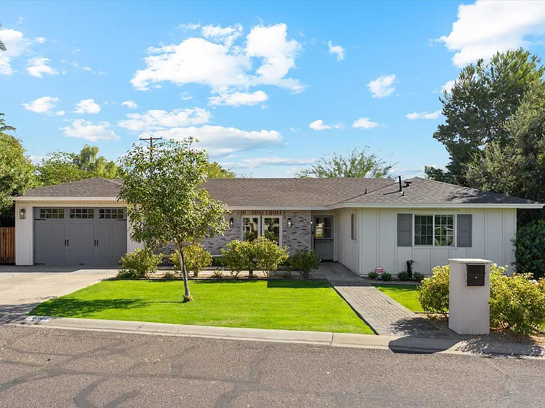 4301 E Calle Feliz — Photo 1
