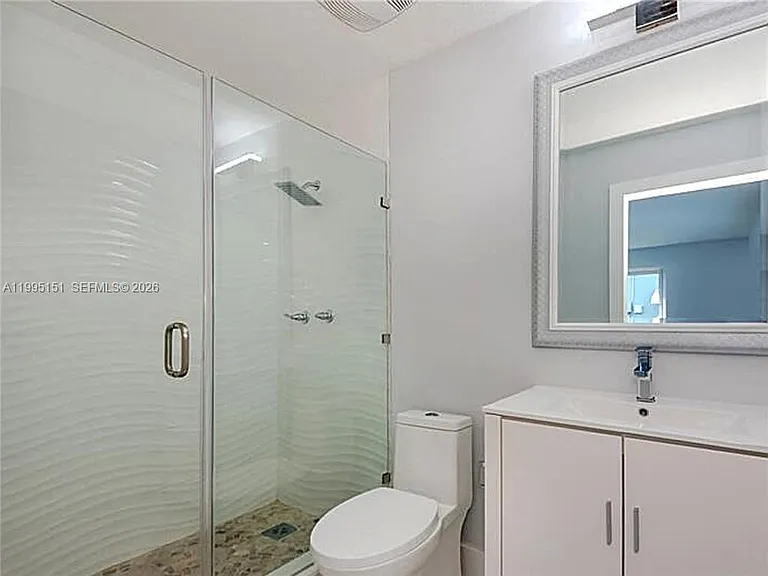5770 NE 18th Ave — Photo 9