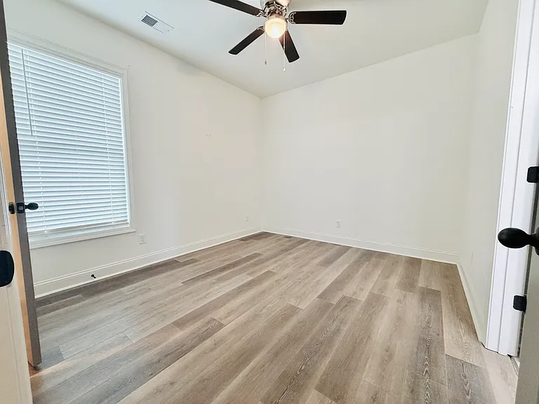 2035 Rosewood Dr — Photo 13