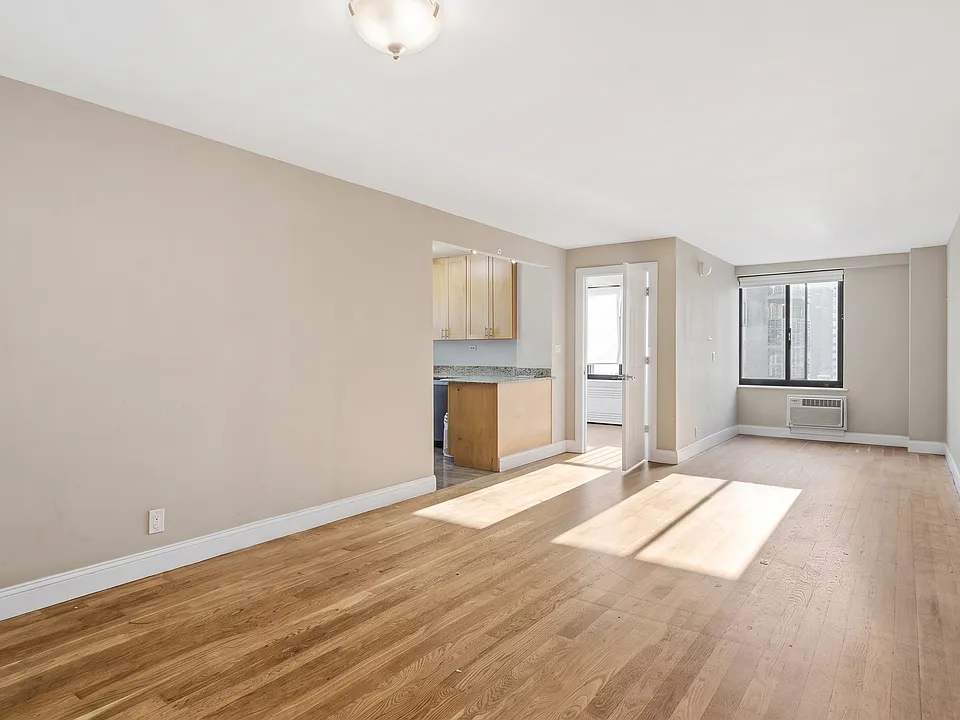 788 Columbus Ave #9E