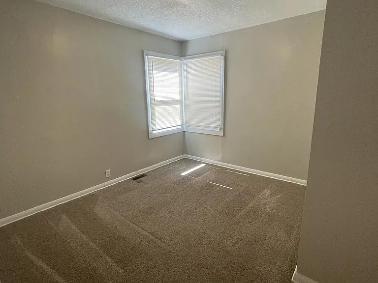 2322 S Broadview St — Photo 6
