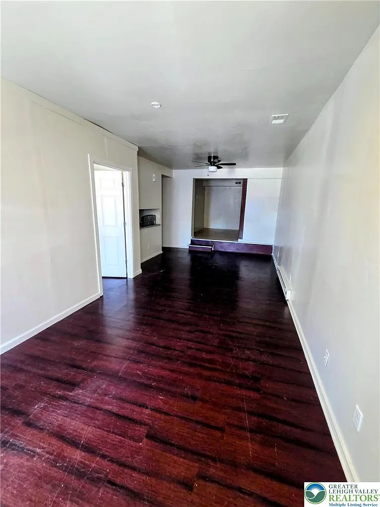 2 bed, 1.0 bath, 800 sqft, $1,400 — Photo 2