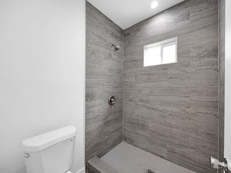 2210 Pine Ave #A — Photo 12