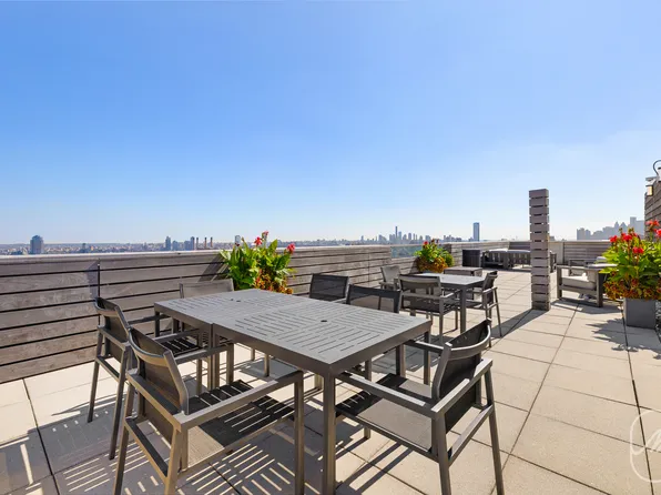 290 Third Avenue image 26 of 28