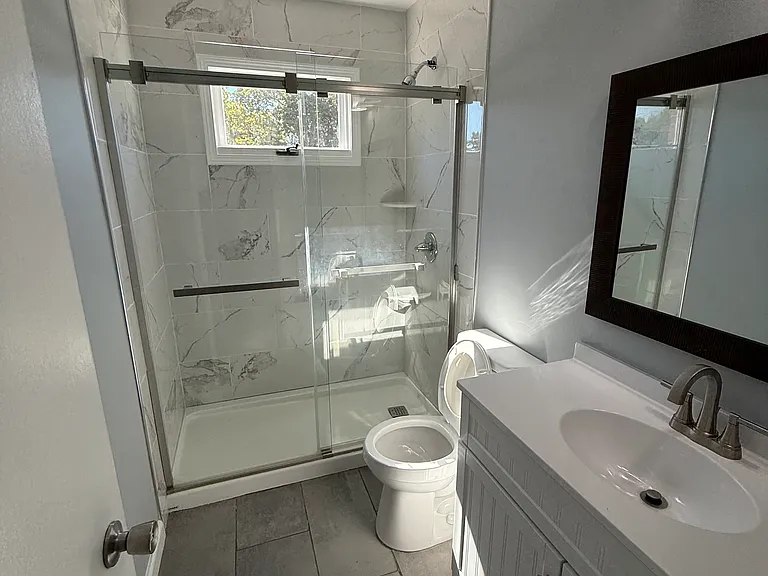 410 Andrews St — Photo 4