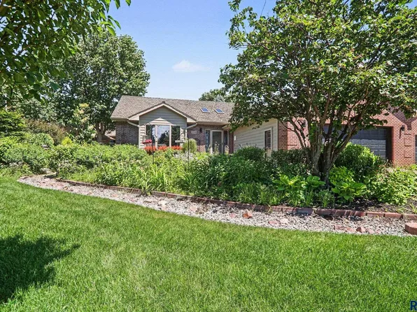 5206 S Sweetbriar Ct, Sioux Falls, SD 57108