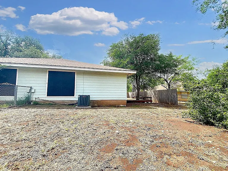 106 Hughson Ct — Photo 4