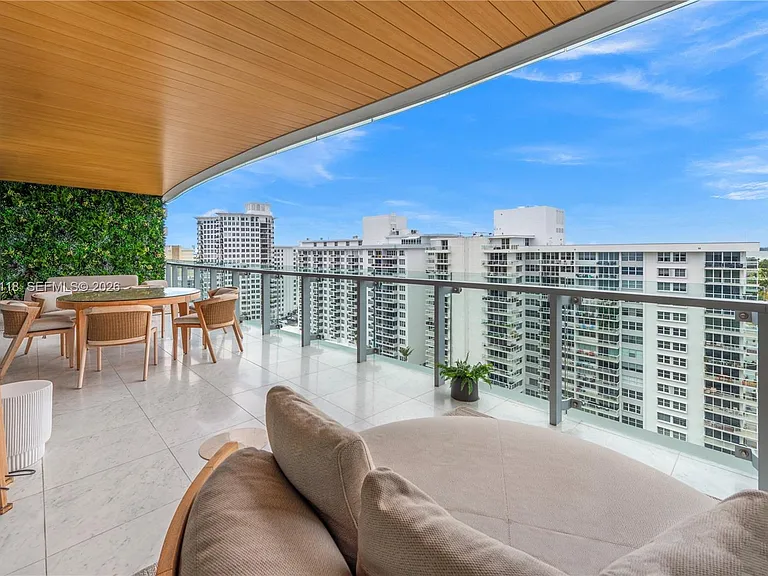 5775 Collins Ave #1405 — Photo 13