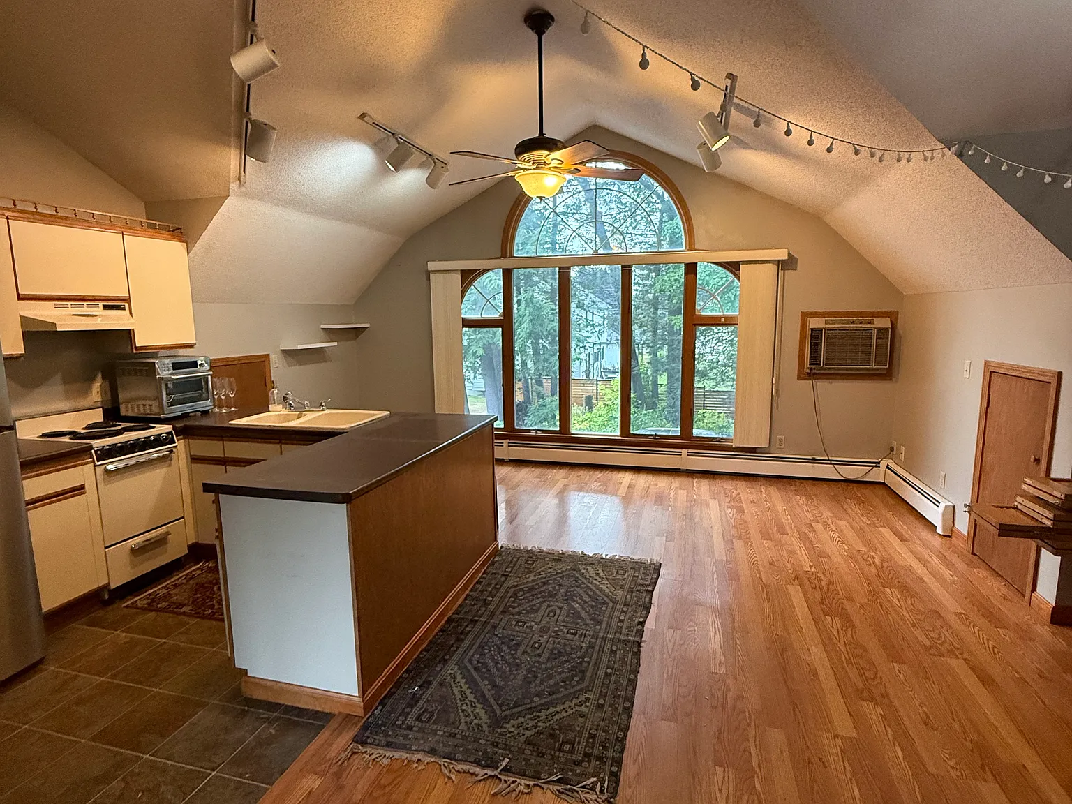 2 bed, 900 sqft, $2,500 — Photo 3