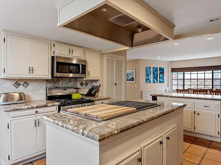 4850 Amalfi Way — Photo 16