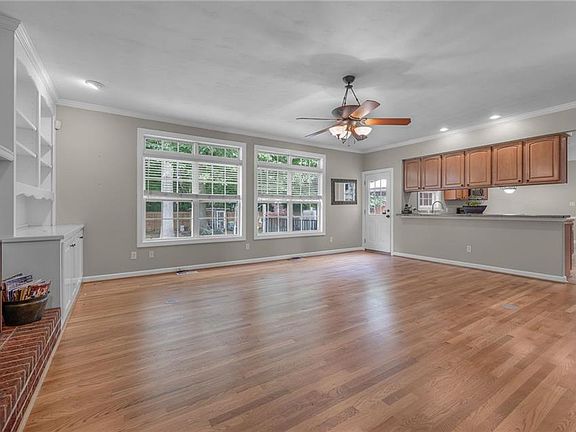 5th image of 936 Bahama Way
