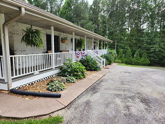 5th image of 1424 Mount Carmel Rd