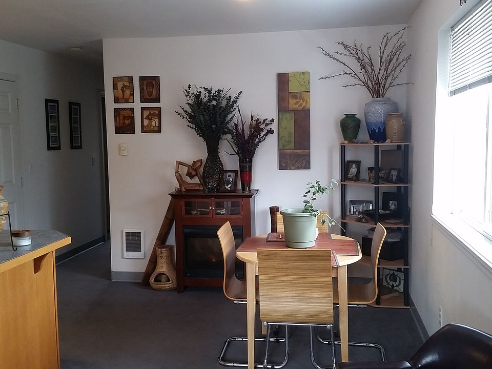 2nd image of 701 S Ruby St APT 1