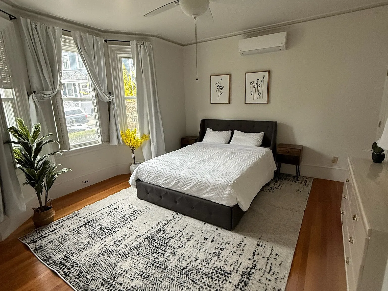 2 bed, $4,000 — Photo 1